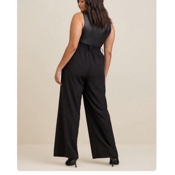TORRID NWT Wide Leg Stretch Crepe High-Rise Pant Regular length - Picture 3 of 5